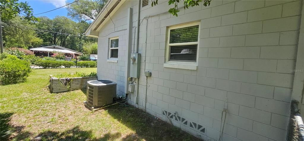 For Sale: $260,000 (3 beds, 2 baths, 1013 Square Feet)