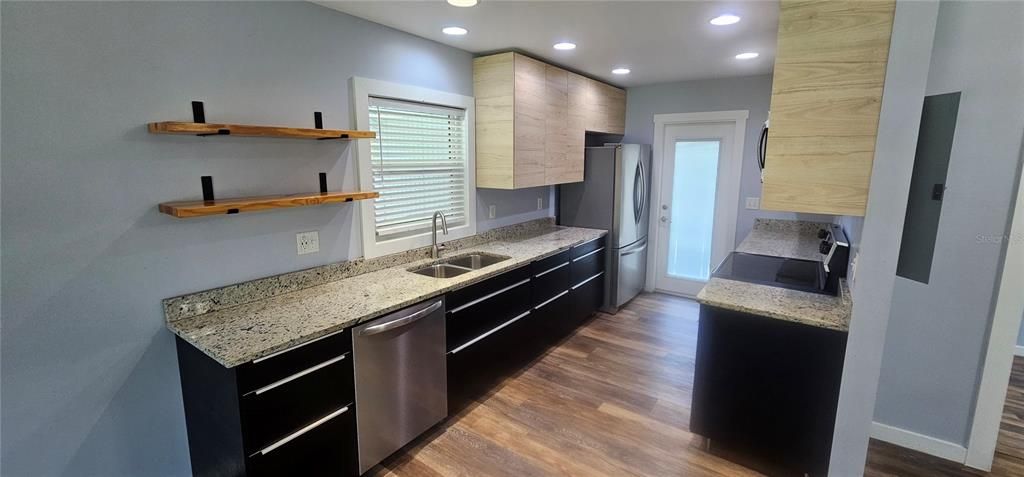 For Sale: $260,000 (3 beds, 2 baths, 1013 Square Feet)