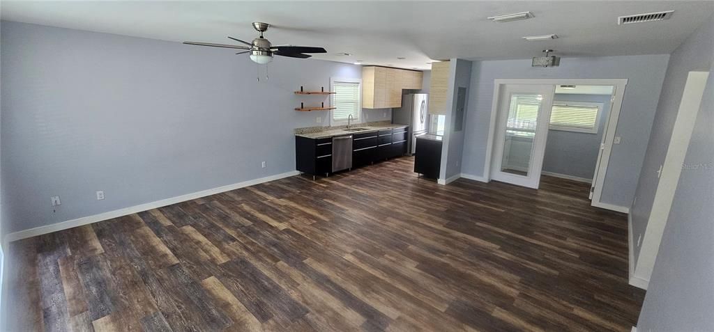 For Sale: $260,000 (3 beds, 2 baths, 1013 Square Feet)