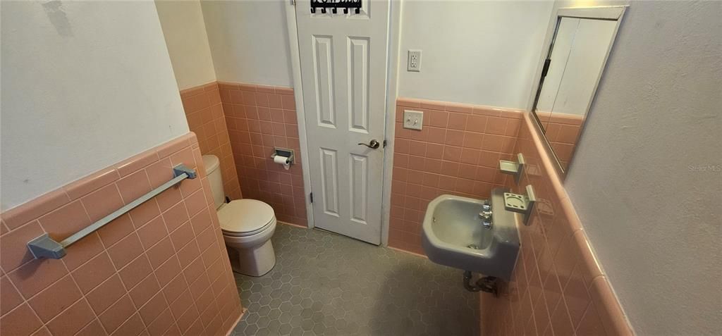 For Sale: $260,000 (3 beds, 2 baths, 1013 Square Feet)