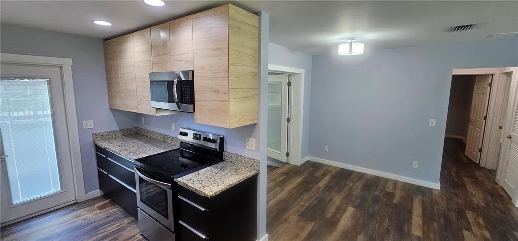 For Sale: $260,000 (3 beds, 2 baths, 1013 Square Feet)