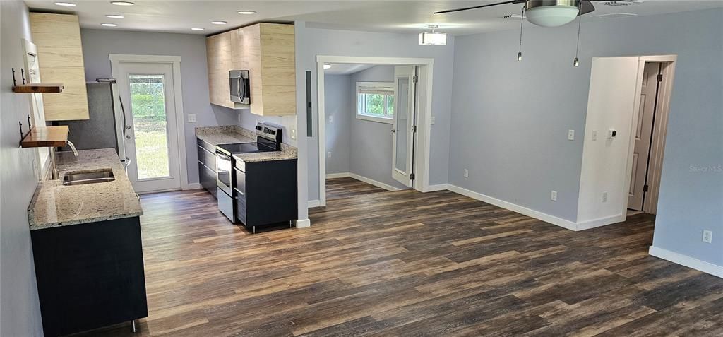 For Sale: $260,000 (3 beds, 2 baths, 1013 Square Feet)