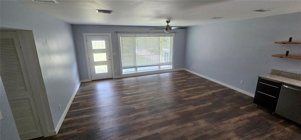 For Sale: $260,000 (3 beds, 2 baths, 1013 Square Feet)