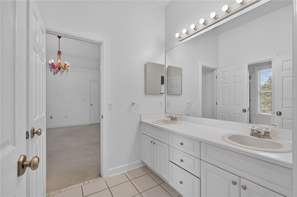 For Sale: $815,000 (4 beds, 4 baths, 3294 Square Feet)