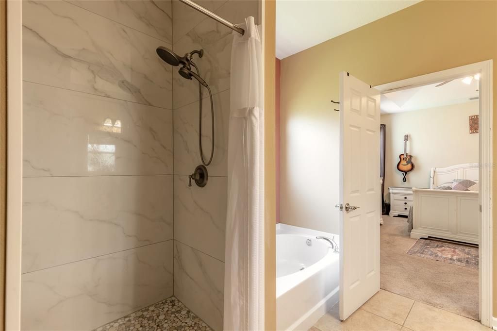 For Sale: $459,900 (4 beds, 2 baths, 2540 Square Feet)
