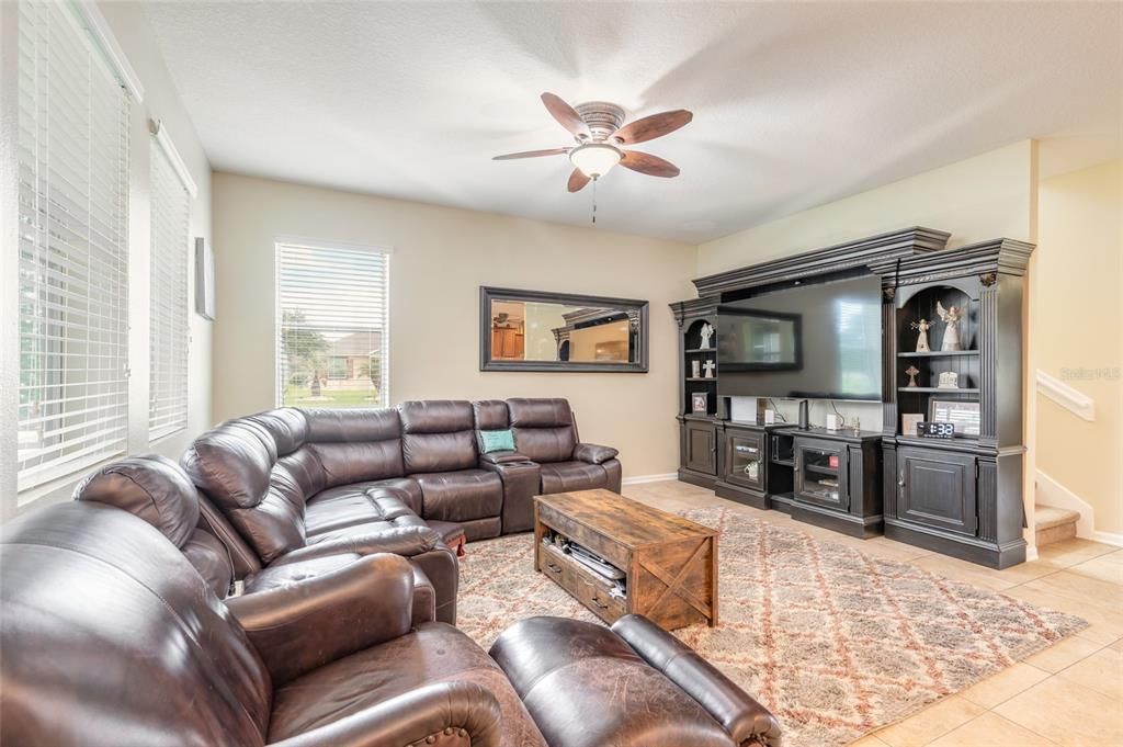 For Sale: $459,900 (4 beds, 2 baths, 2540 Square Feet)