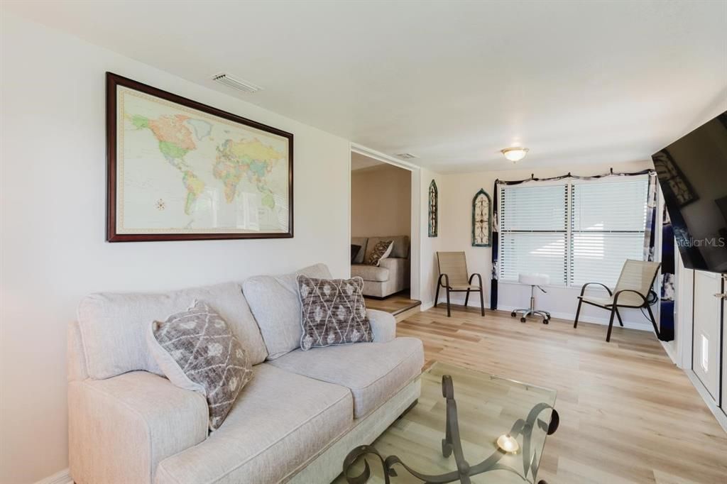 For Sale: $530,000 (2 beds, 2 baths, 1180 Square Feet)