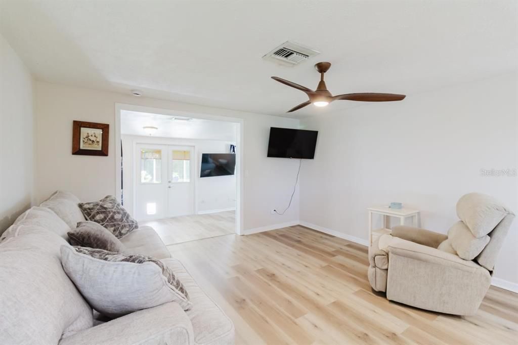 For Sale: $530,000 (2 beds, 2 baths, 1180 Square Feet)