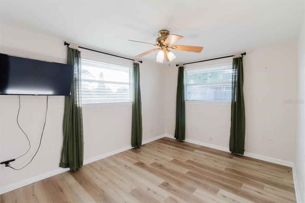 For Sale: $530,000 (2 beds, 2 baths, 1180 Square Feet)