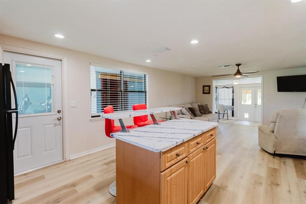 For Sale: $530,000 (2 beds, 2 baths, 1180 Square Feet)