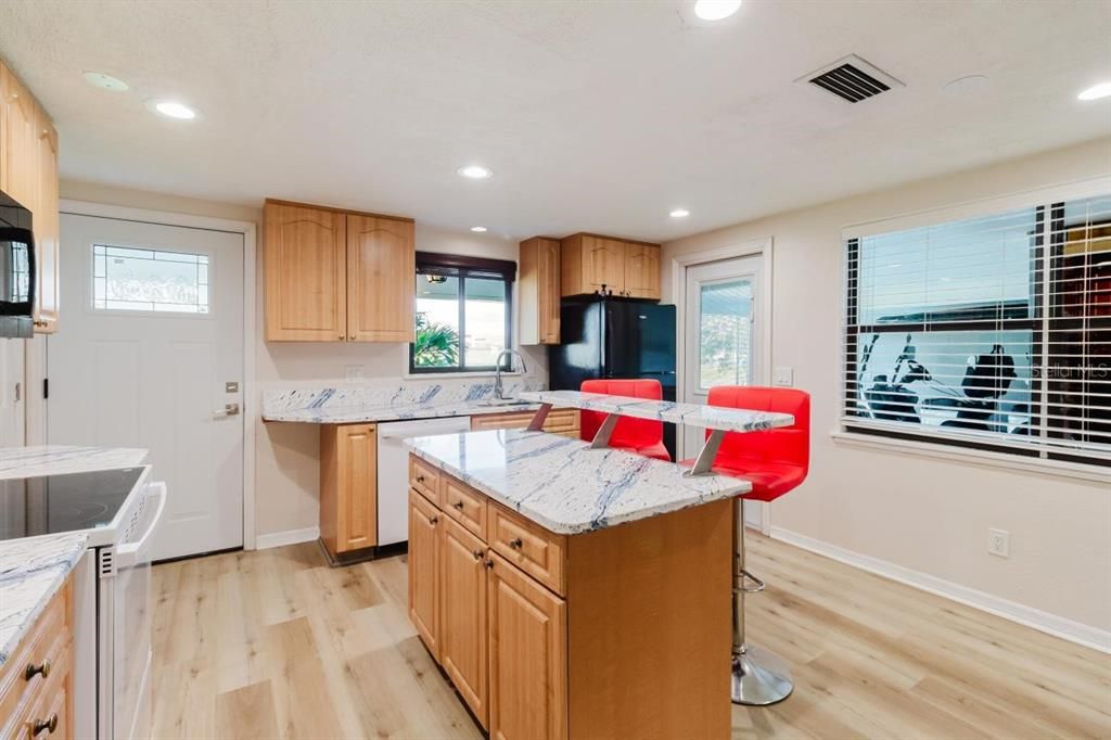 For Sale: $530,000 (2 beds, 2 baths, 1180 Square Feet)