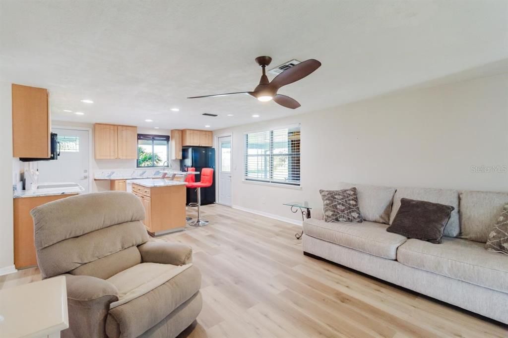 For Sale: $530,000 (2 beds, 2 baths, 1180 Square Feet)