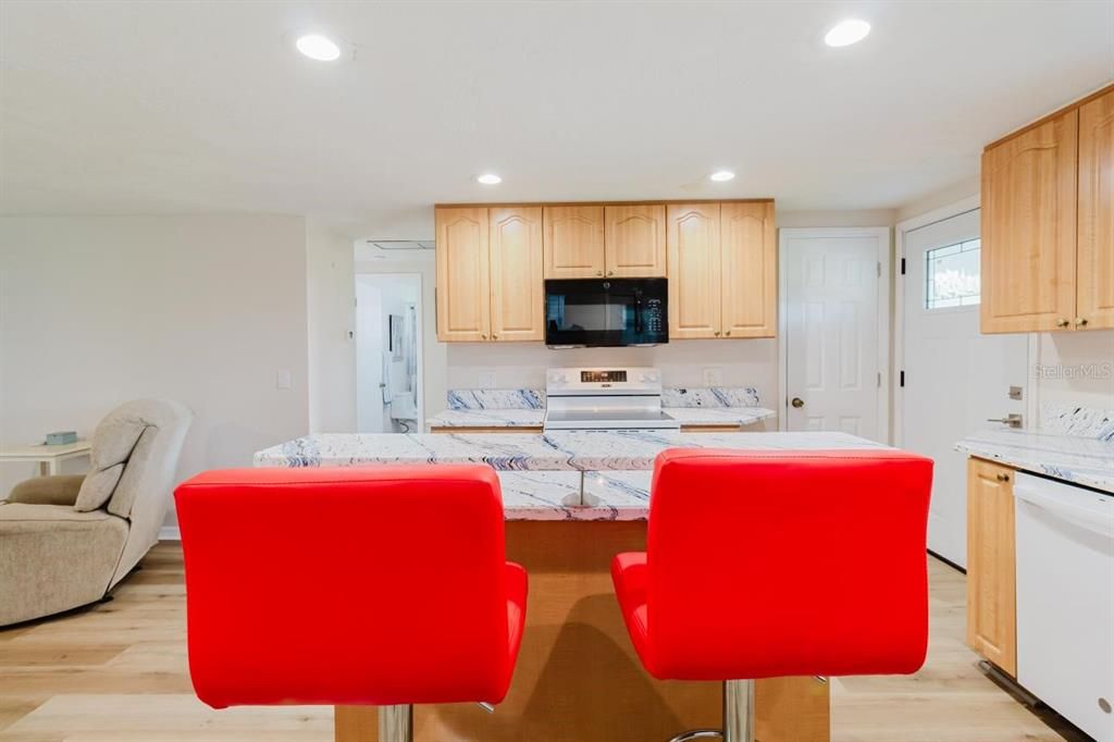 For Sale: $530,000 (2 beds, 2 baths, 1180 Square Feet)