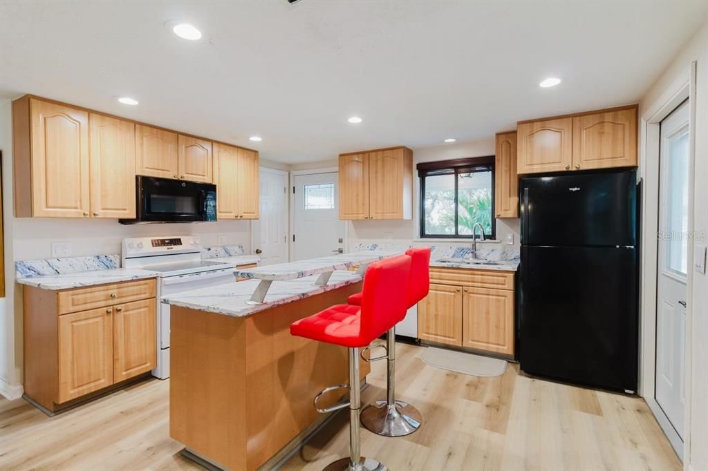For Sale: $530,000 (2 beds, 2 baths, 1180 Square Feet)