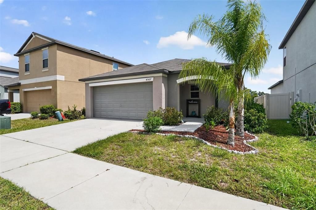 For Sale: $284,000 (3 beds, 2 baths, 1451 Square Feet)