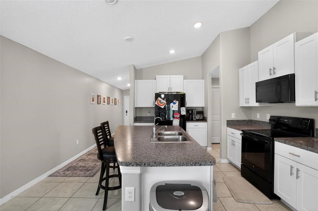 For Sale: $284,000 (3 beds, 2 baths, 1451 Square Feet)