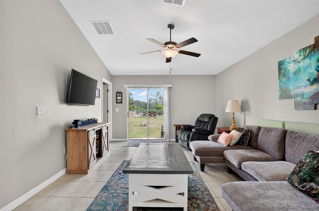 For Sale: $284,000 (3 beds, 2 baths, 1451 Square Feet)