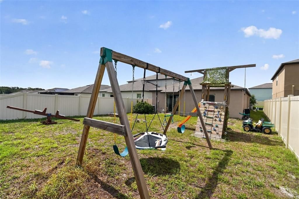For Sale: $284,000 (3 beds, 2 baths, 1451 Square Feet)