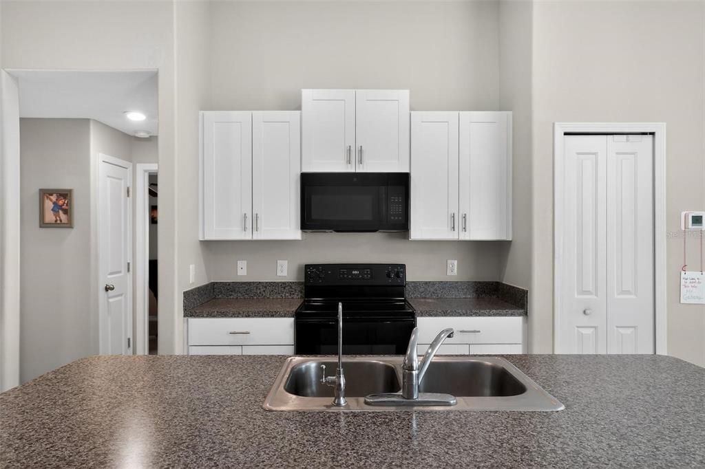 For Sale: $284,000 (3 beds, 2 baths, 1451 Square Feet)