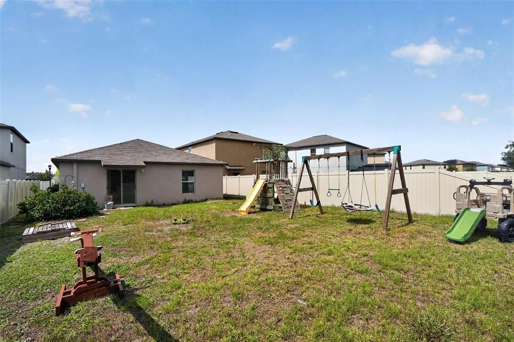 For Sale: $284,000 (3 beds, 2 baths, 1451 Square Feet)