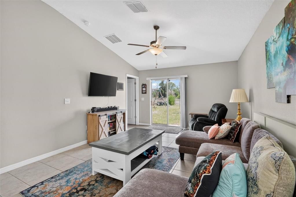 For Sale: $284,000 (3 beds, 2 baths, 1451 Square Feet)