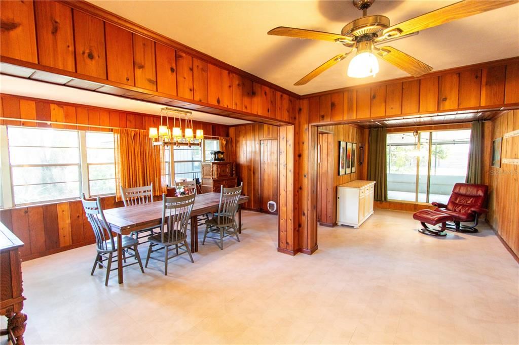 En Venta: $362,500 (3 camas, 2 baños, 1800 Pies cuadrados)