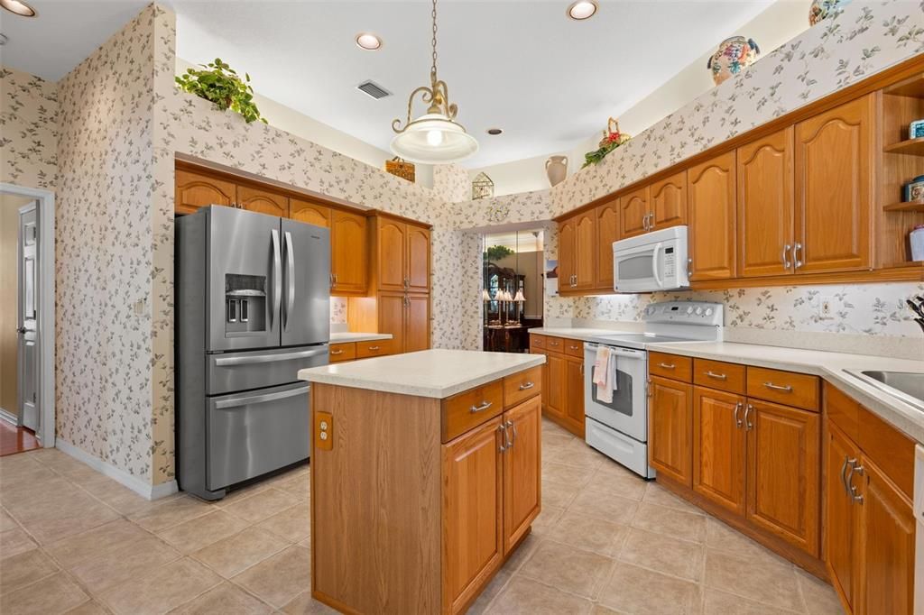 For Sale: $700,000 (3 beds, 3 baths, 2344 Square Feet)