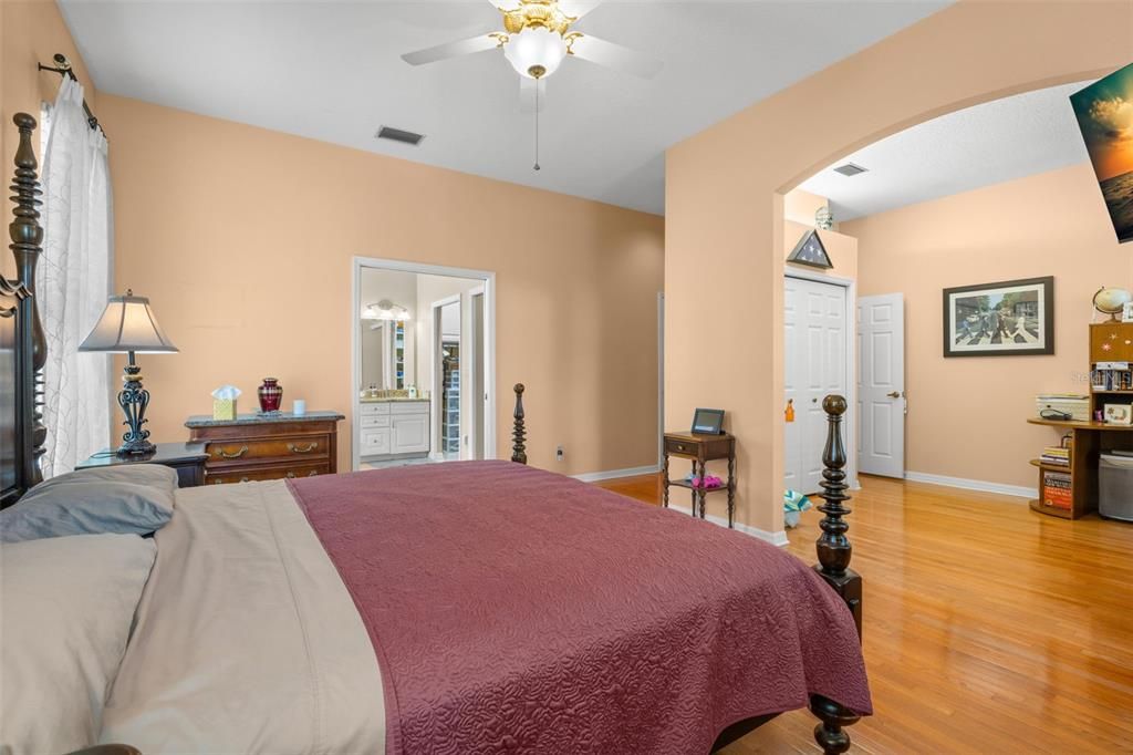 For Sale: $700,000 (3 beds, 3 baths, 2344 Square Feet)