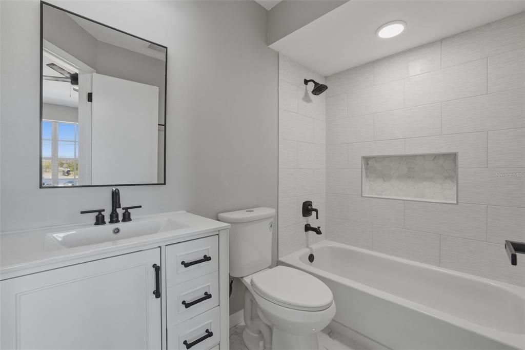 For Sale: $205,000 (2 beds, 2 baths, 1118 Square Feet)