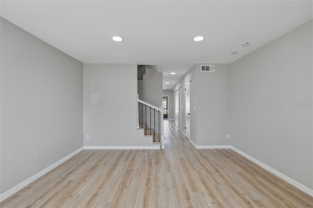 For Sale: $205,000 (2 beds, 2 baths, 1118 Square Feet)