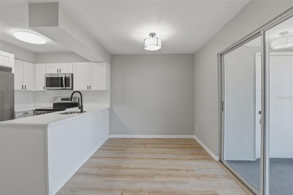 For Sale: $205,000 (2 beds, 2 baths, 1118 Square Feet)