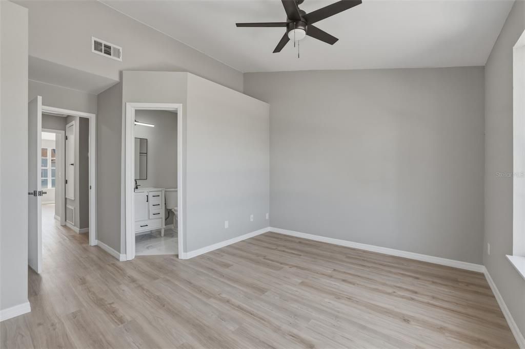 For Sale: $205,000 (2 beds, 2 baths, 1118 Square Feet)