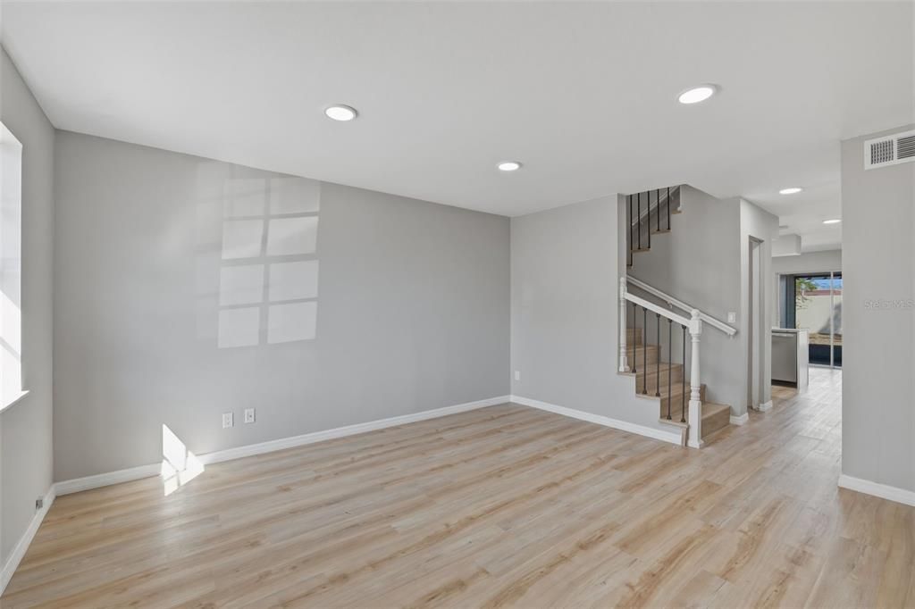 For Sale: $205,000 (2 beds, 2 baths, 1118 Square Feet)