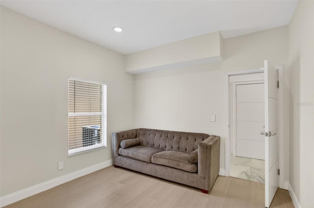 For Rent: $4,150 (5 beds, 5 baths, 2799 Square Feet)