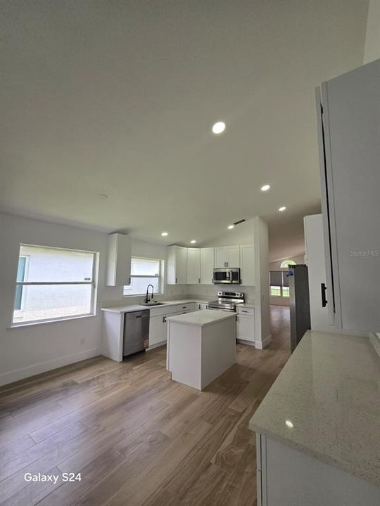 For Rent: $3,900 (4 beds, 2 baths, 1910 Square Feet)