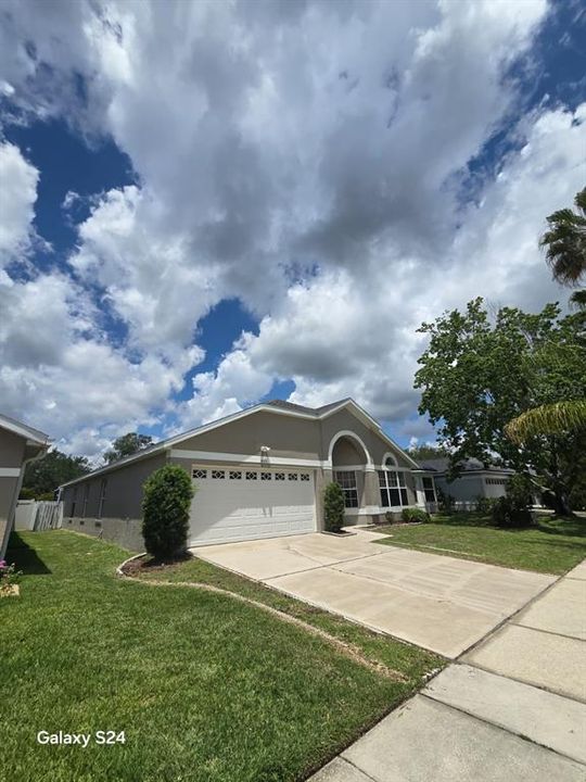 For Rent: $3,900 (4 beds, 2 baths, 1910 Square Feet)