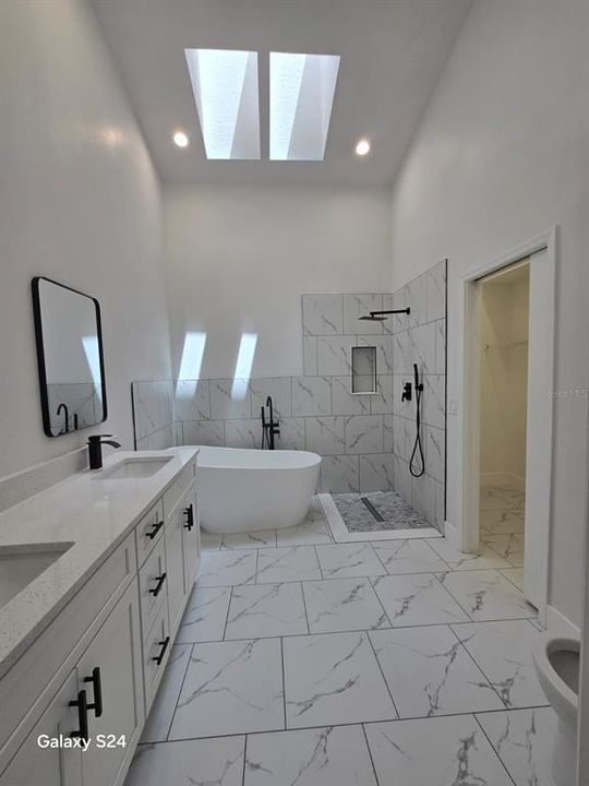 For Rent: $3,900 (4 beds, 2 baths, 1910 Square Feet)