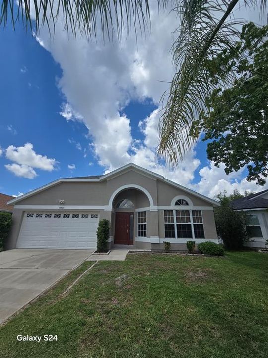 For Rent: $3,900 (4 beds, 2 baths, 1910 Square Feet)