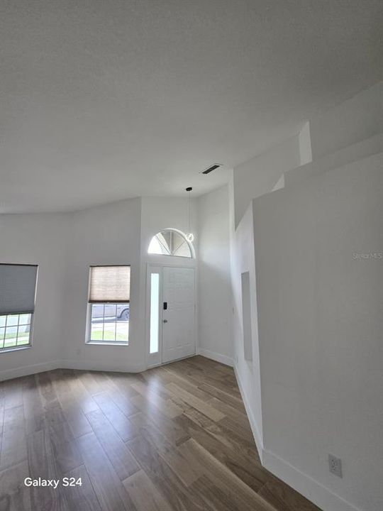 For Rent: $3,900 (4 beds, 2 baths, 1910 Square Feet)