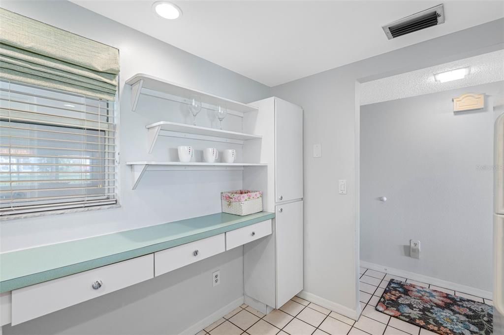 For Rent: $2,000 (1 beds, 1 baths, 915 Square Feet)