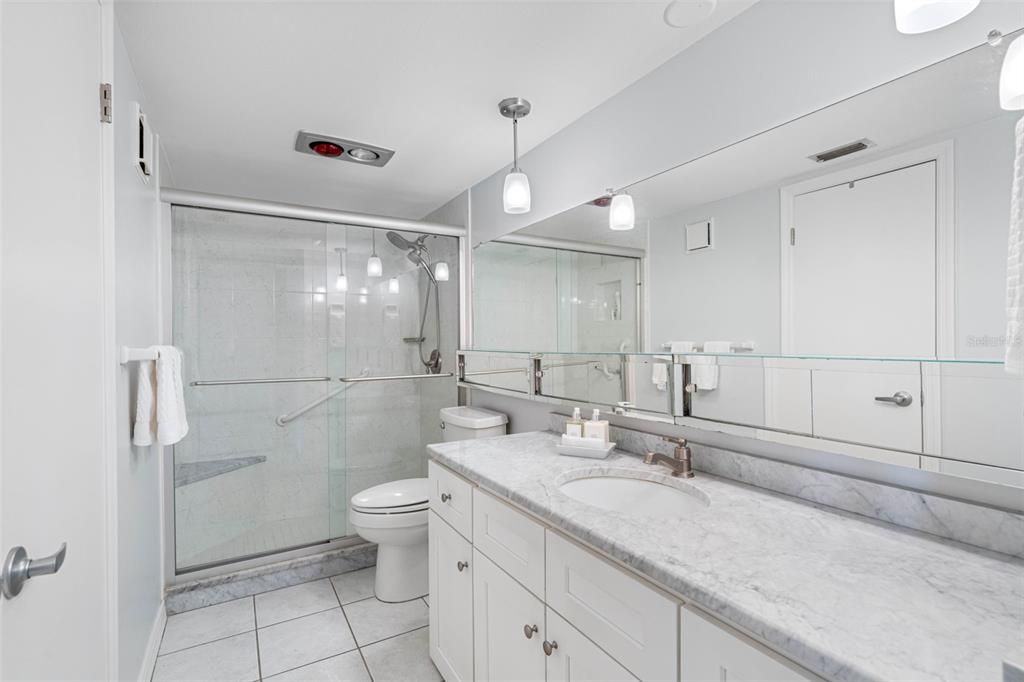 For Rent: $2,000 (1 beds, 1 baths, 915 Square Feet)