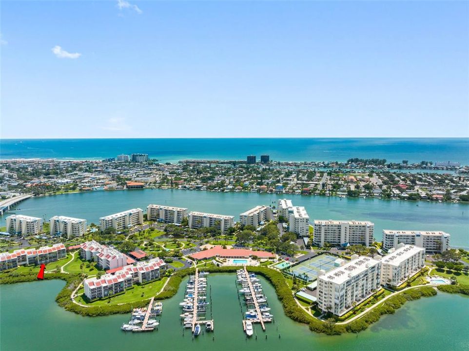 For Rent: $2,000 (1 beds, 1 baths, 915 Square Feet)