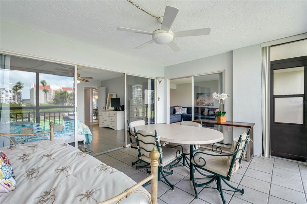 For Rent: $2,000 (1 beds, 1 baths, 915 Square Feet)