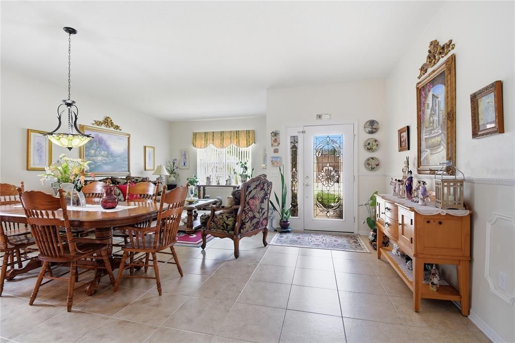 En Venta: $410,000 (4 camas, 2 baños, 2582 Pies cuadrados)