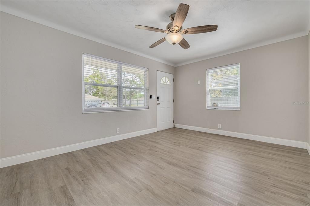 For Rent: $2,000 (2 beds, 1 baths, 828 Square Feet)