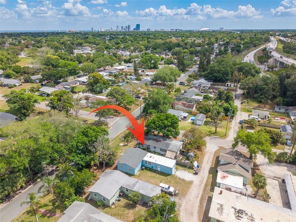 For Rent: $2,000 (2 beds, 1 baths, 828 Square Feet)