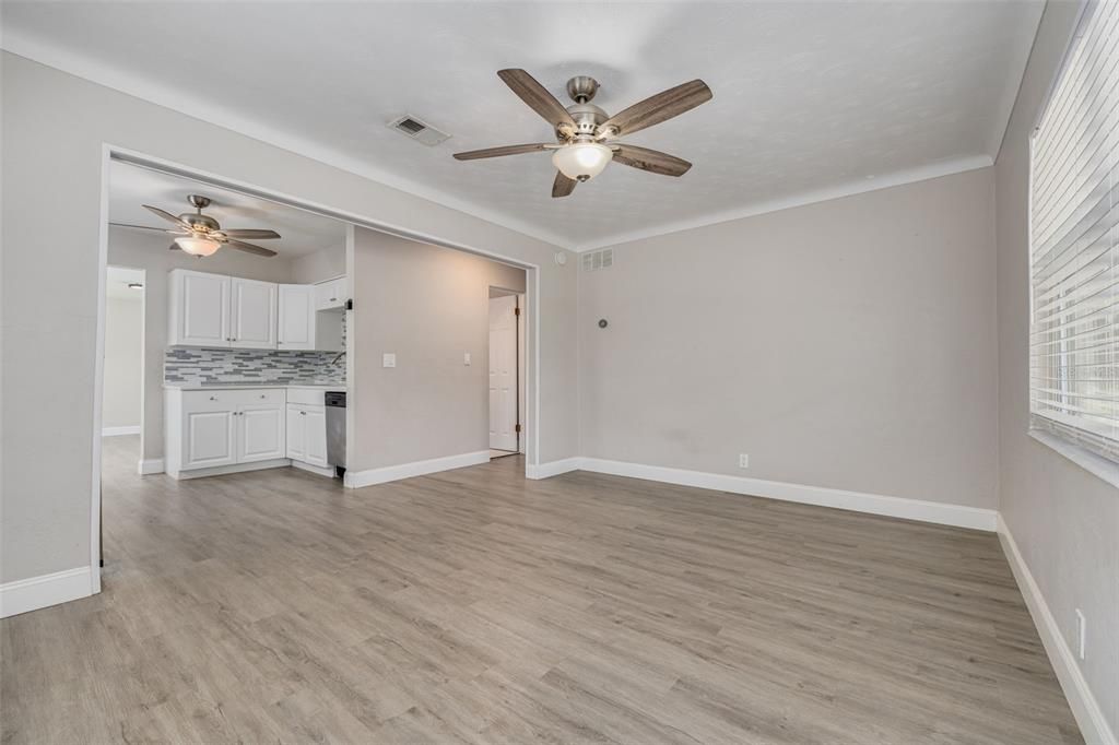 For Rent: $2,000 (2 beds, 1 baths, 828 Square Feet)