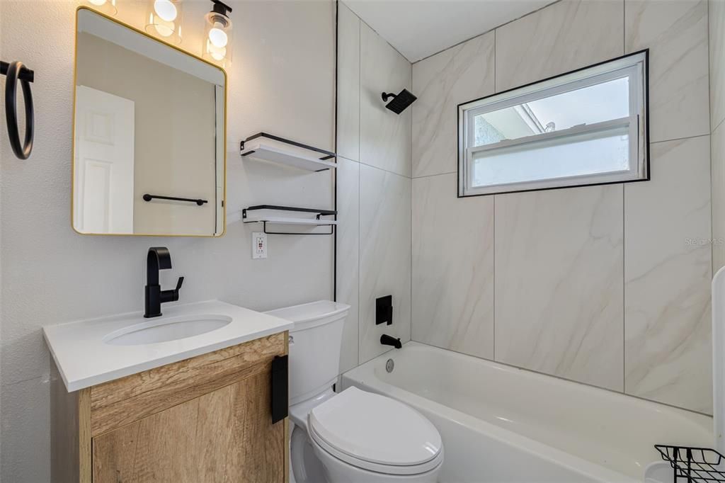 For Rent: $2,000 (2 beds, 1 baths, 828 Square Feet)
