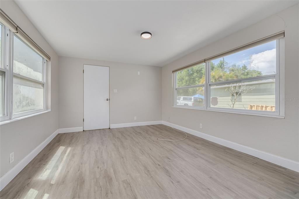 For Rent: $2,000 (2 beds, 1 baths, 828 Square Feet)