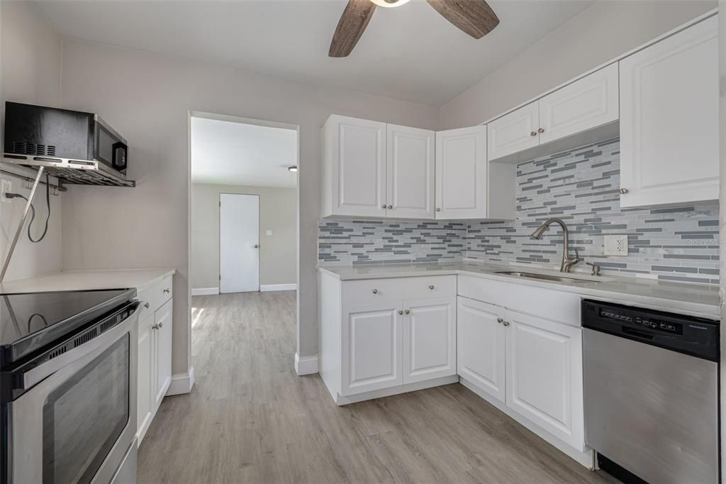 For Rent: $2,000 (2 beds, 1 baths, 828 Square Feet)